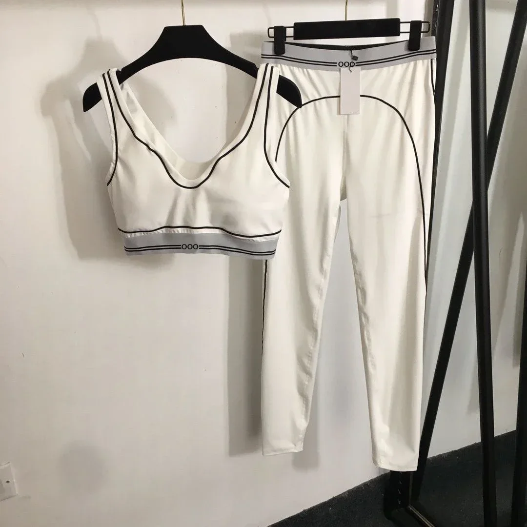 タンクトップとパンツのツーピース、通気性のあるストレッチ素材 - Yoga Fitness Stretching のレビューと価格
